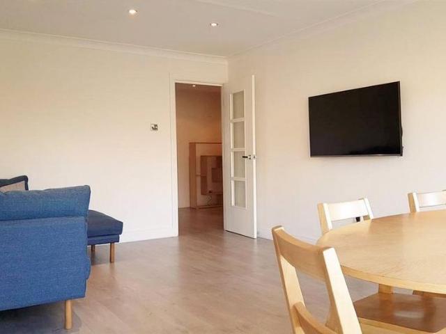 Apartment for rent in Little Stanmore, Greater London