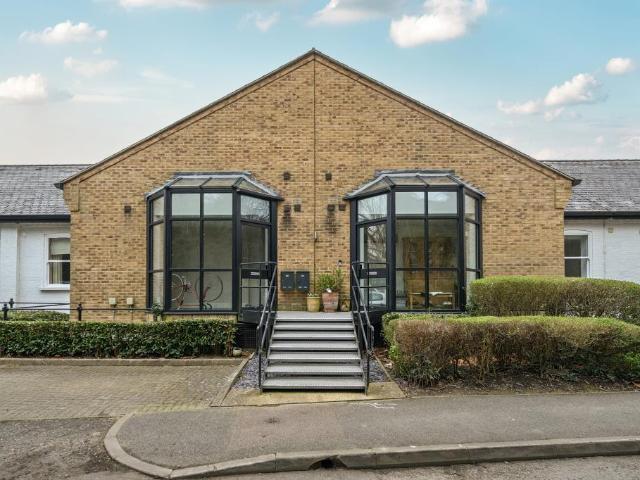 Flat for rent in Uxbridge, London Borough of Hillingdon