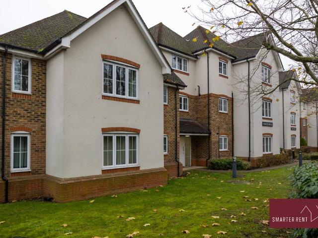 Flat for rent in Row Town, Surrey