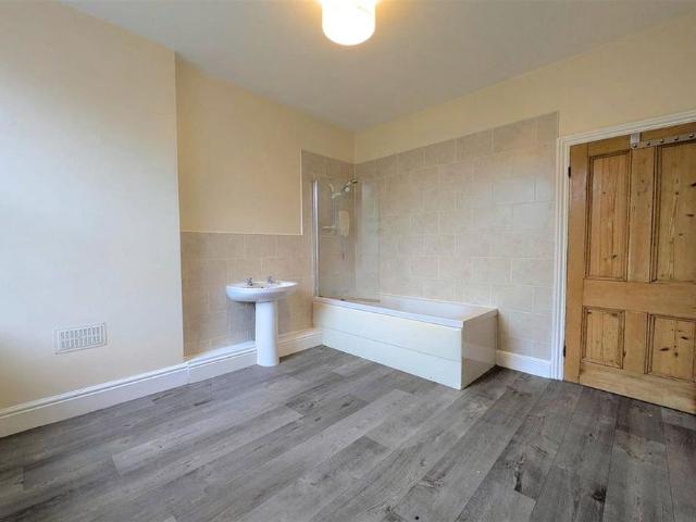 Apartment for rent in Charlesworth, East Midlands