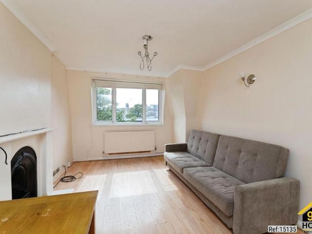Apartment for rent in Rush Green, Greater London