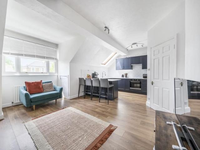 Apartment for rent in Berrylands, Greater London