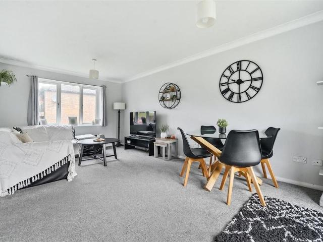 Apartment for rent in Cross In Hand, East Sussex
