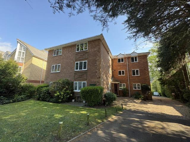 Flat for rent in Branksome, Poole