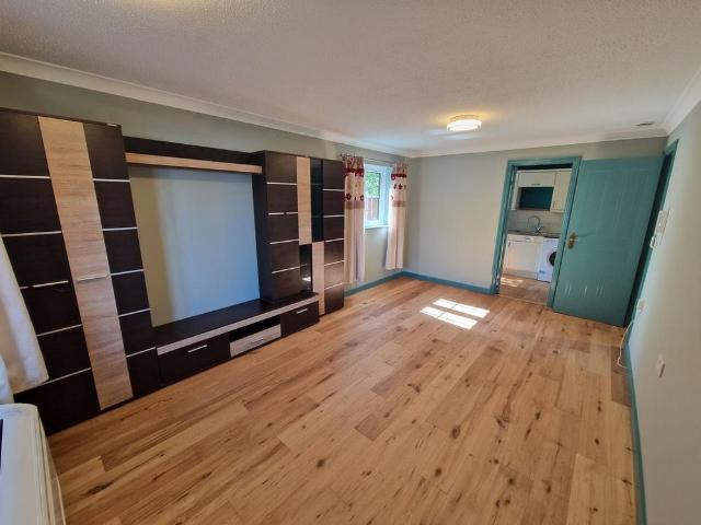 Apartment for rent in Five Acres, Hertfordshire