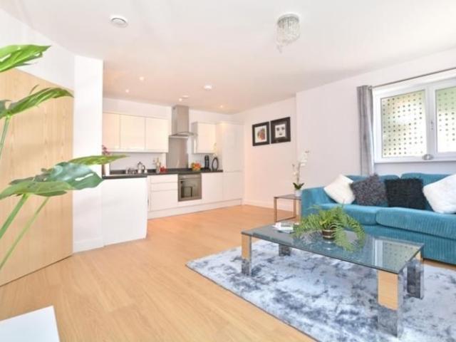 Apartment for rent in Heol-las, Surrey