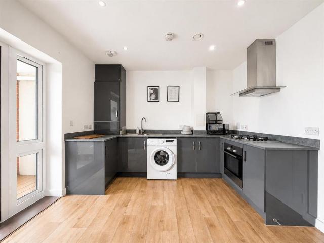Flat for rent in London Borough of Hounslow, Greater London