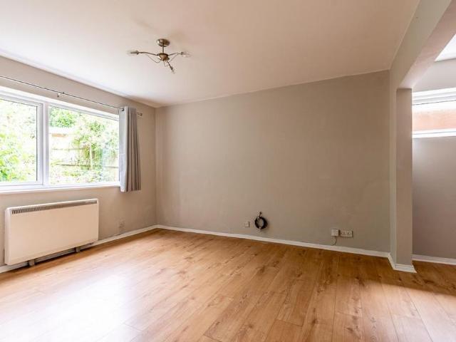 Apartment for rent in St Albans, Five Acres