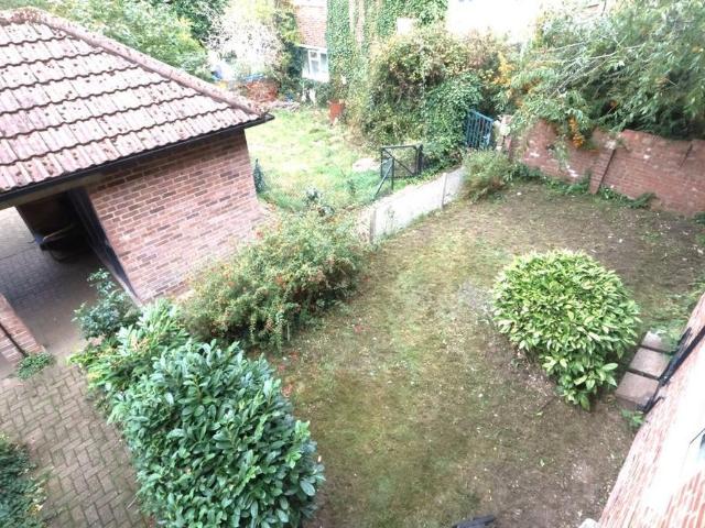 Apartment for rent in Denham, Gerrards Cross and Chalfonts Community Board, Denham Green