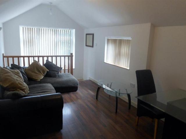 Apartment for rent in Plasnewydd, Falcon Lodge