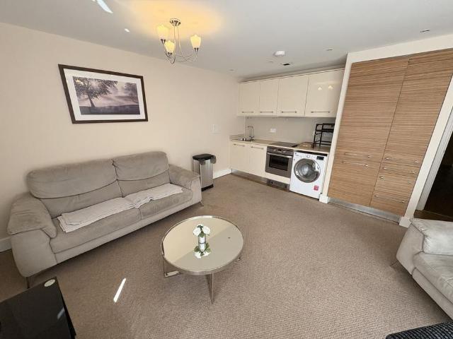 Apartment for rent in Cardiff Bay, Falcon Lodge