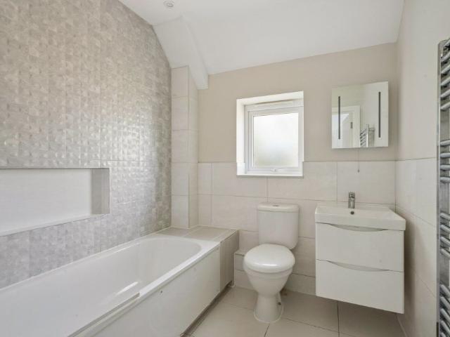 Apartment for rent in Beaconsfield, Knotty Green