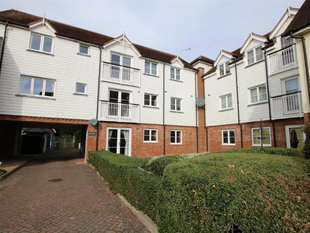 Flat for rent in North Horsham, Horsham