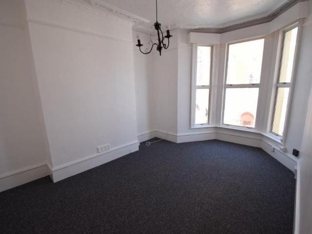 Apartment for rent in Roselands, Eastbourne