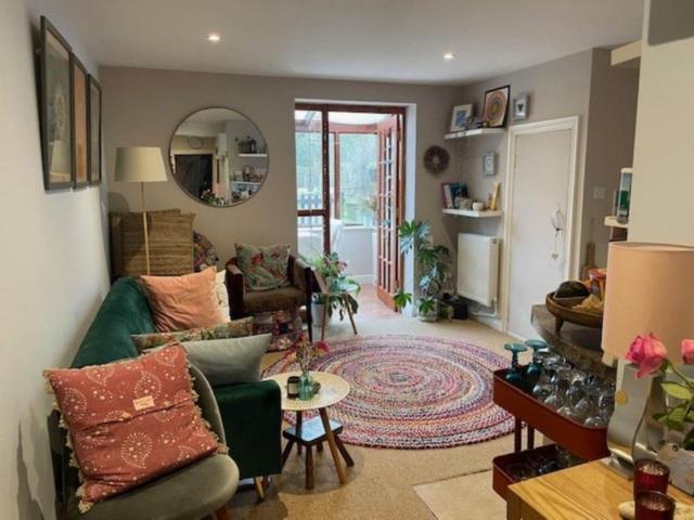Apartment for rent in Marlborough, Easton Royal