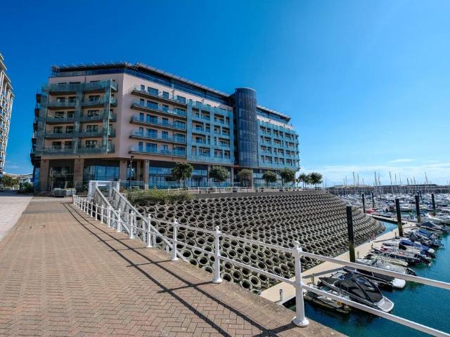 Flat for rent in St Helier, Greater London