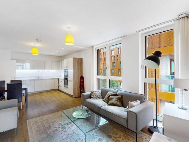 Flat for rent in East Greenwich, Greater London