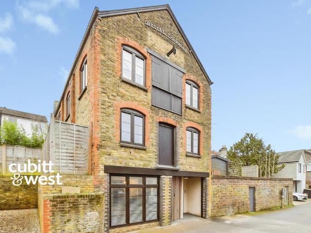 Flat for rent in Reffles Bridge, Red Hill