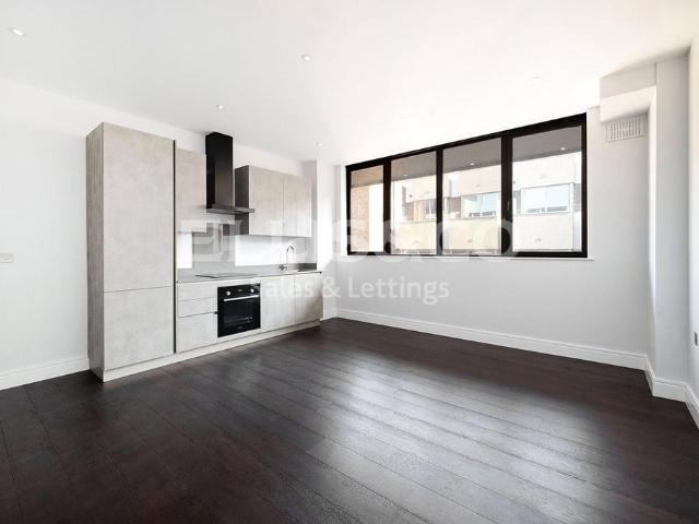 Flat for rent in Whetstone, Cat Hill