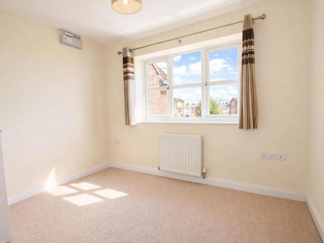 Apartment for rent in Featherstone, Streethouse