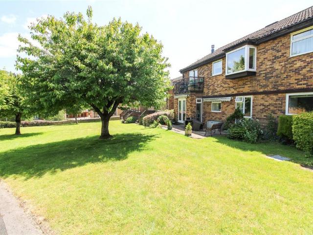 Flat for rent in Lakeside, Rodbourne