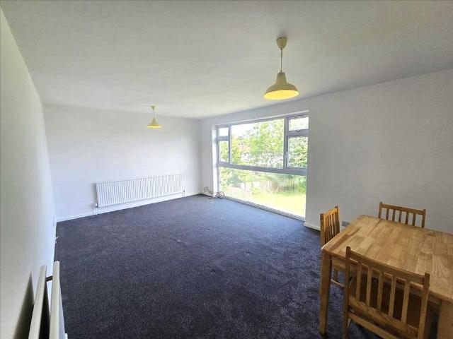 Flat for rent in Edgware, Canons Park