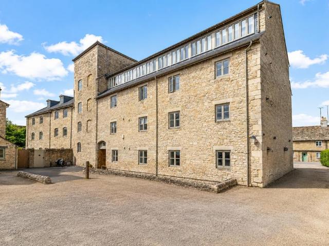 Flat for rent in Chesterton, Fossebridge