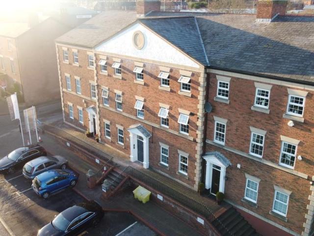 Flat for rent in Rossmore, Cheshire