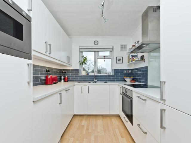 Flat for rent in Berrylands, Greater London