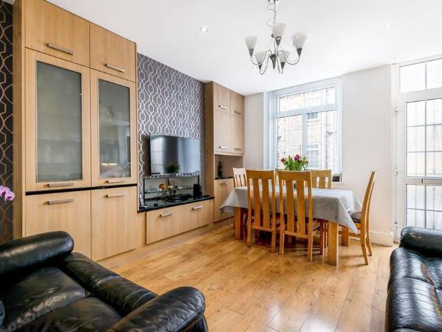 Apartment for rent in Shaw Lane, Yeadon