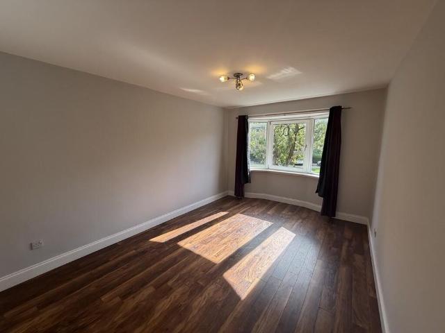 Apartment for rent in Croftfoot, Scotland