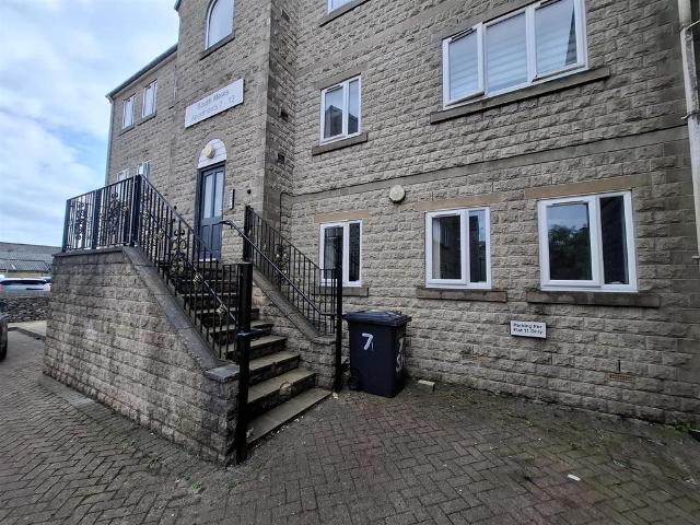 Flat for rent in Charlesworth, East Midlands