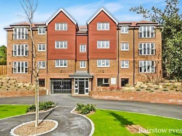 Flat for rent in London Borough of Croydon, Purley