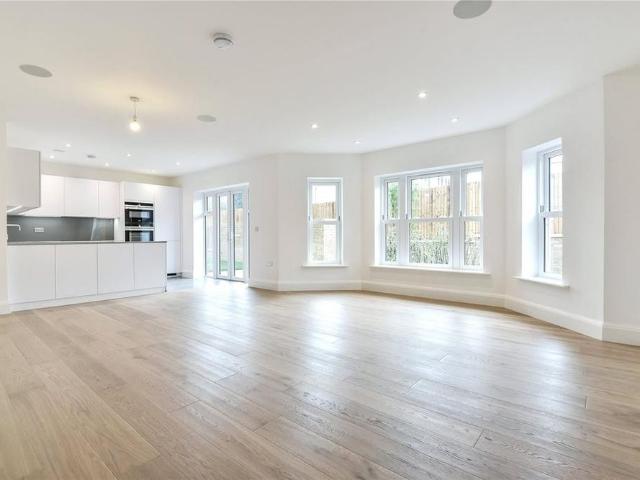 Apartment for rent in St James, Sandown Park