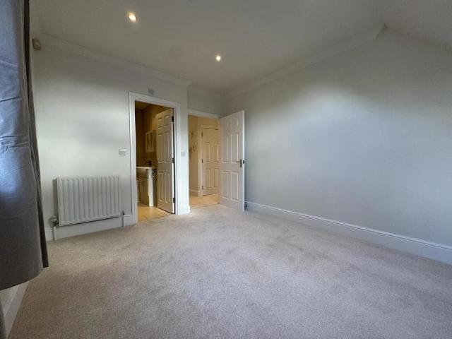 Apartment for rent in Holyport, Bray