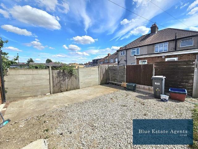 Flat for rent in London Borough of Hounslow, Greater London