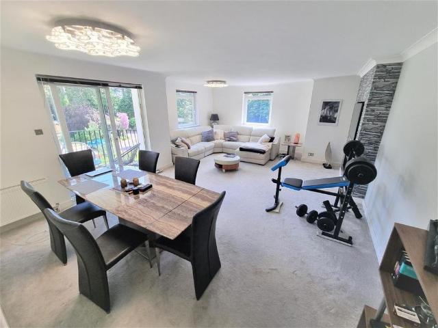 Apartment for rent in Branksome Chine, Poole