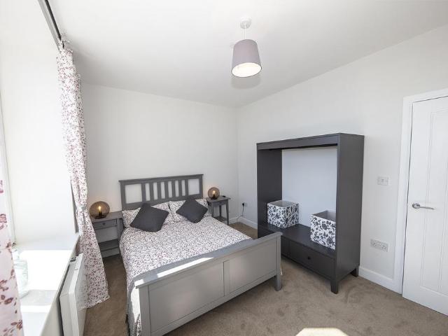 Flat for rent in Nangreaves, Wales
