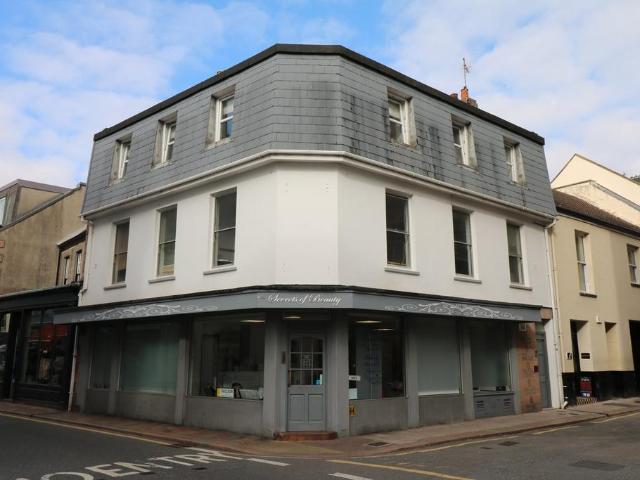 Flat for rent in St Helier, Greater London