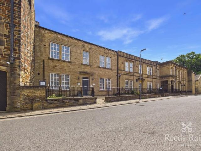 Flat for rent in Claremount, Halifax