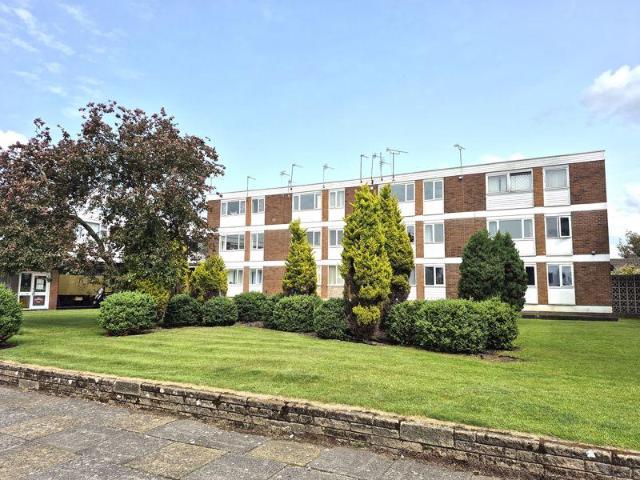 Flat for rent in Landywood, Great Chatwell