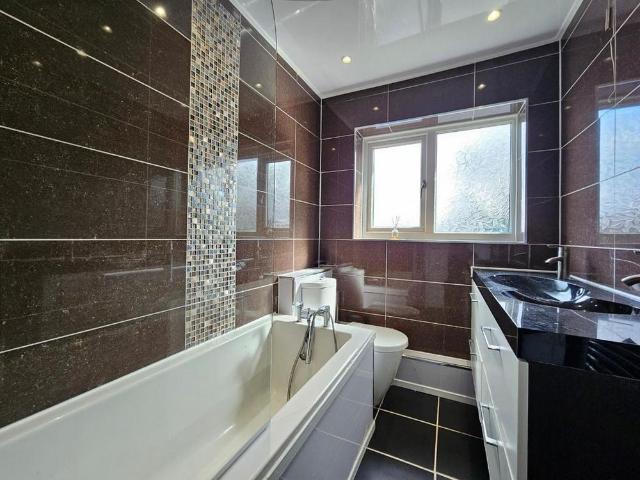 Apartment for rent in Davenport Green, Trafford Park
