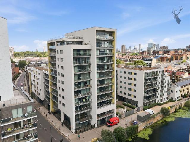 Flat for rent in Bromley-by-Bow, Poplar Grove