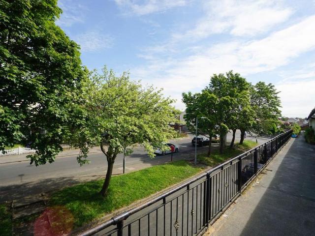 Apartment for rent in Daisy Hill, Lee Bank