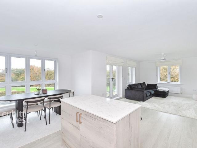 Apartment for rent in Slaugham, Perryfields