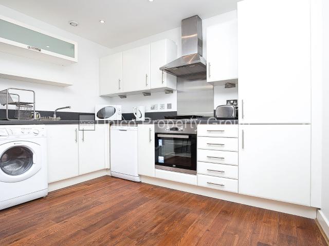 Apartment for rent in Mile End, Greater London