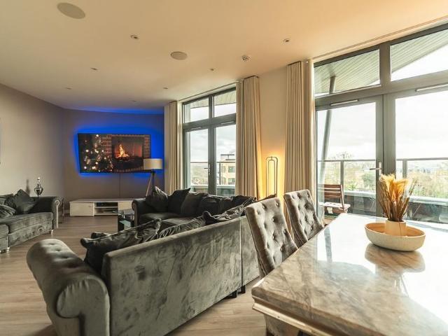 Apartment for rent in Brunswick Park, Greater London