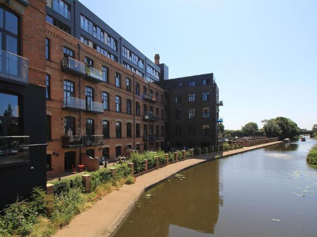 Flat for rent in Elmfield, Leicestershire