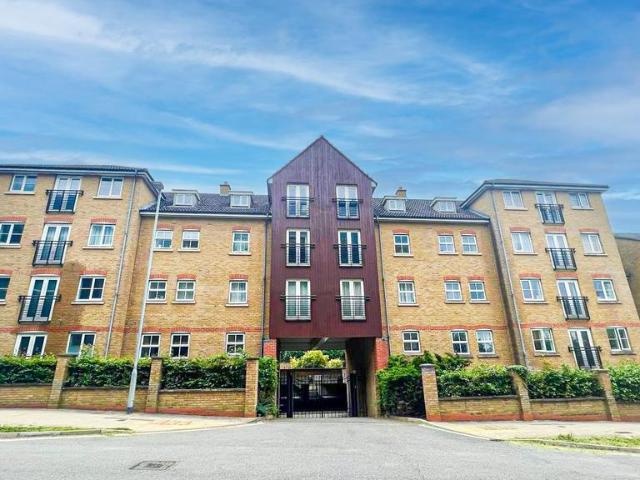 Flat for rent in Hertford, Colliers End