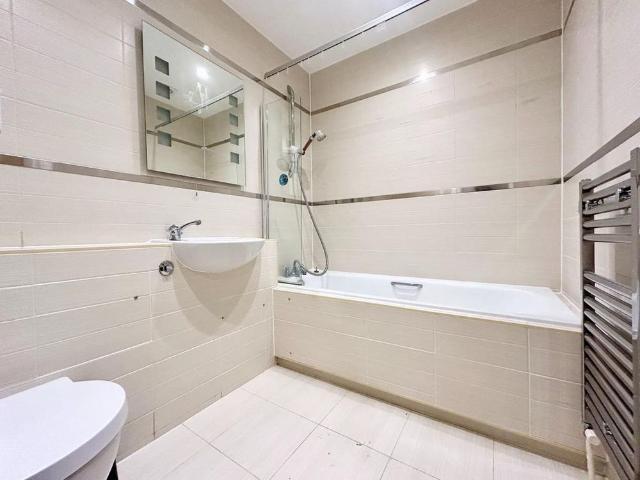 Apartment for rent in Fole, Surrey
